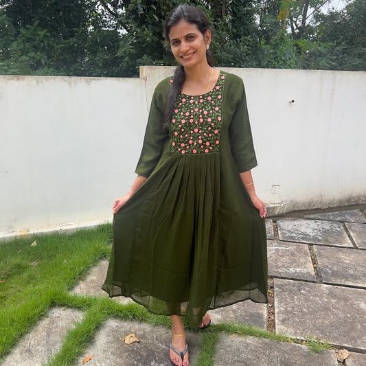 M2917 Georgette Feeding Aline Kurti-Green